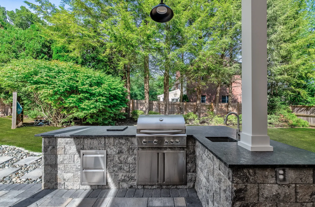 Outdoor Kitchen